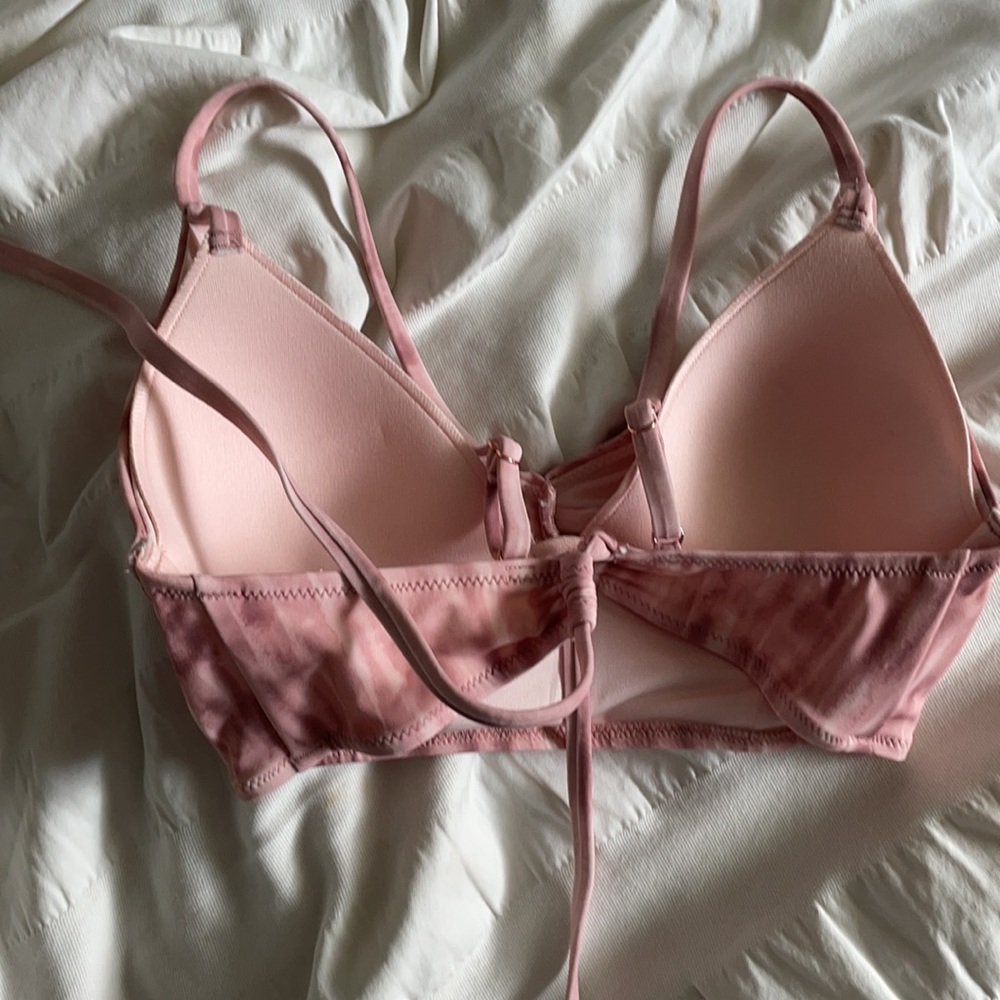 Bikini - Picture 2 of 2